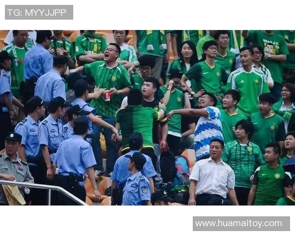 恒大与东方球迷冲突事件引发广泛关注与讨论，背后原因值得深思